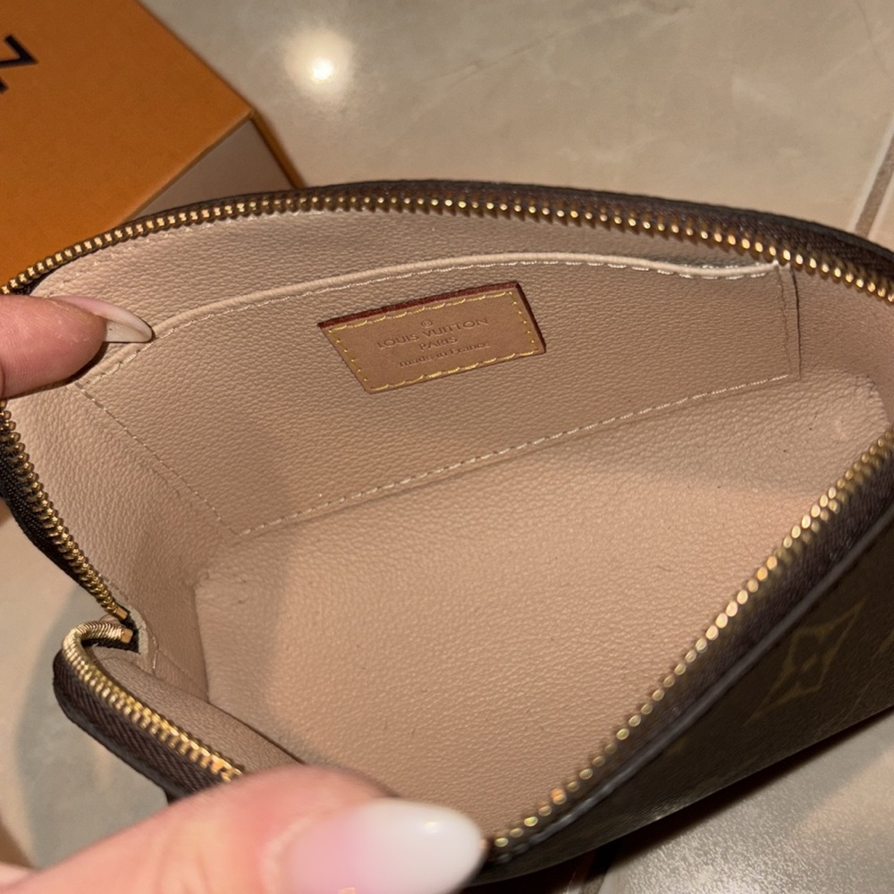 Louis Vuitton Cosmetic Pouch - Picture 2 of 5
